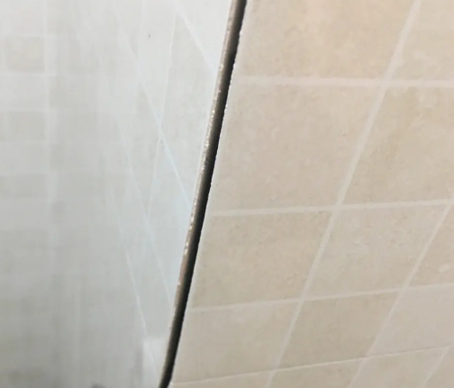 南阳瓷砖空鼓维修公司分享阳台瓷砖脱落的修复过程可以分为以下几个步骤