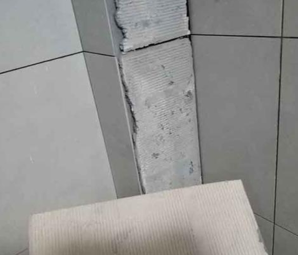 南阳瓷砖空鼓维修公司分享下厨房瓷砖脱落的补救措施。